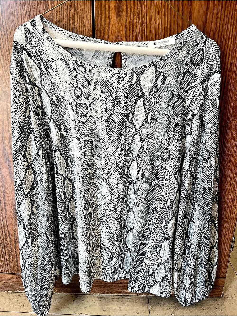 Bombom Women's Long Sleeve Snake Print Top